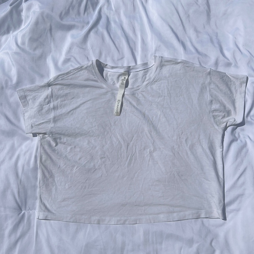 LULULEMON white Cropped T-shirt